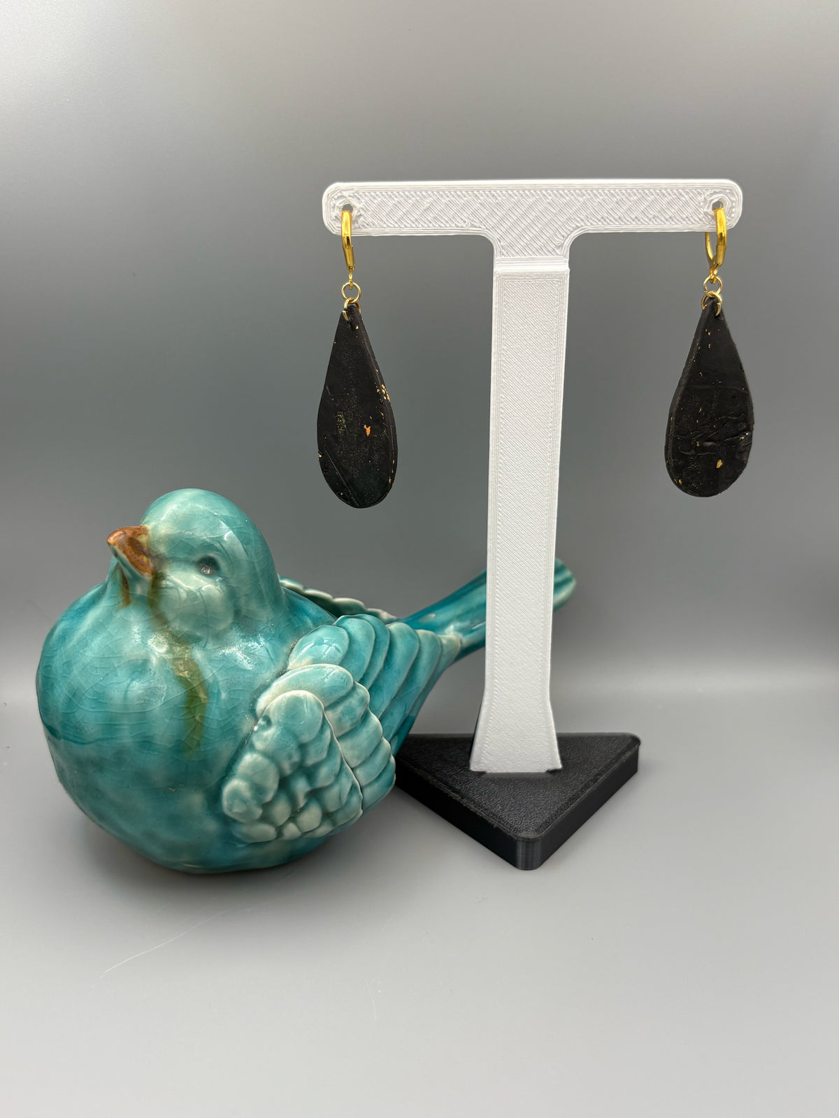 Boucles d'oreilles pendantes élégantes dorées