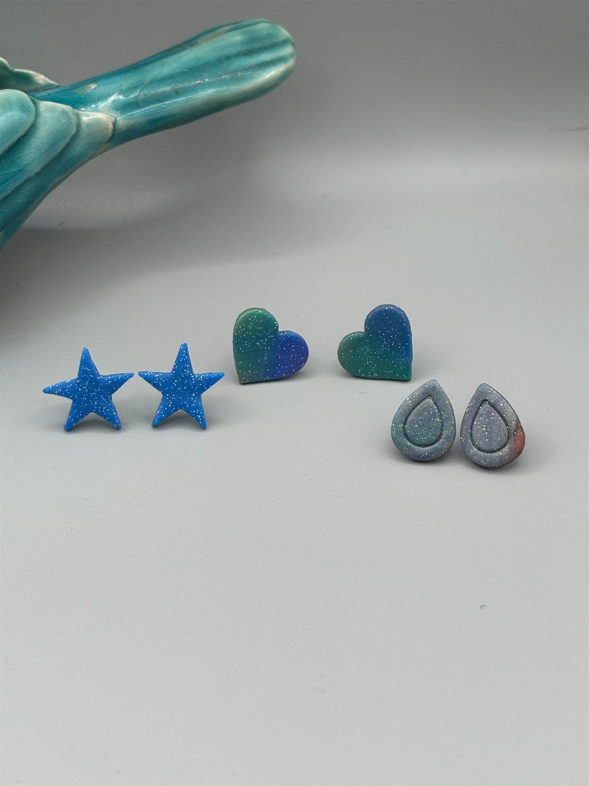 Boucles d'oreilles puces gouttes, étoiles et cœurs