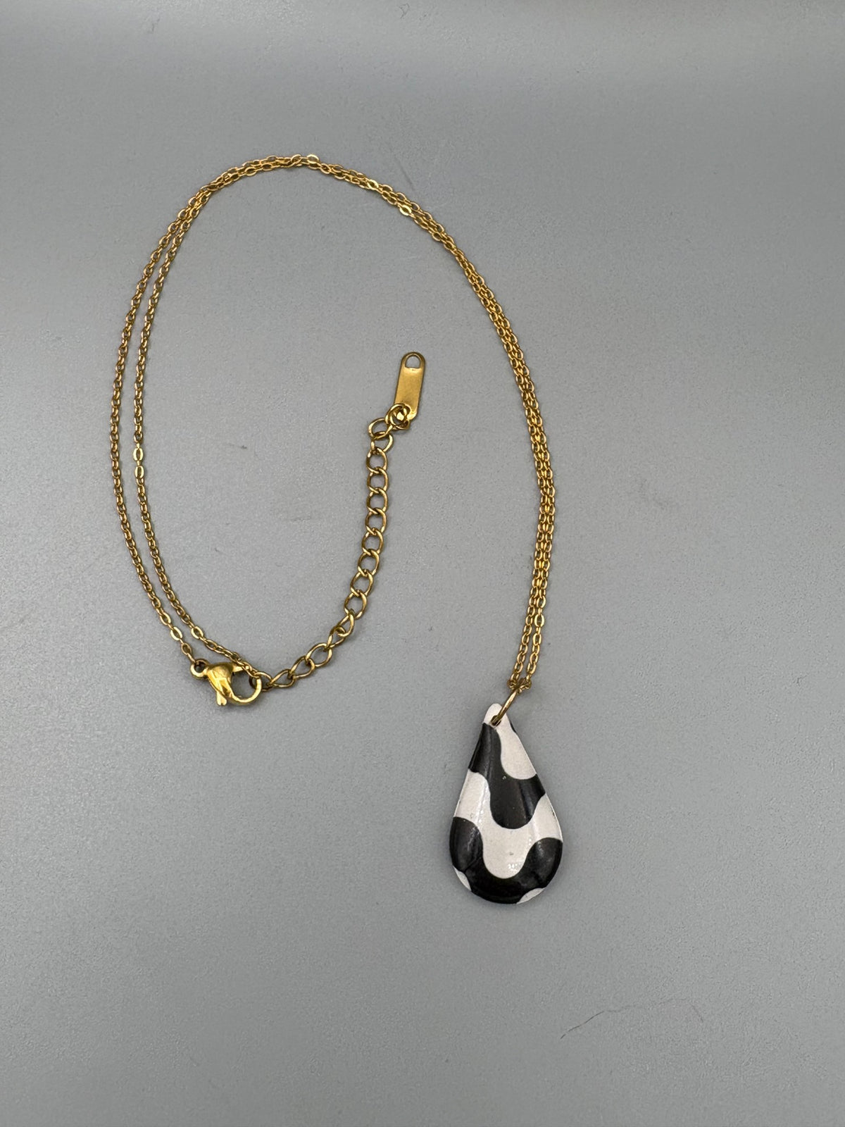 Black & White Wave Drop Necklace