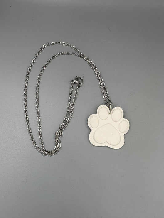 Collier patte pailletée blanche