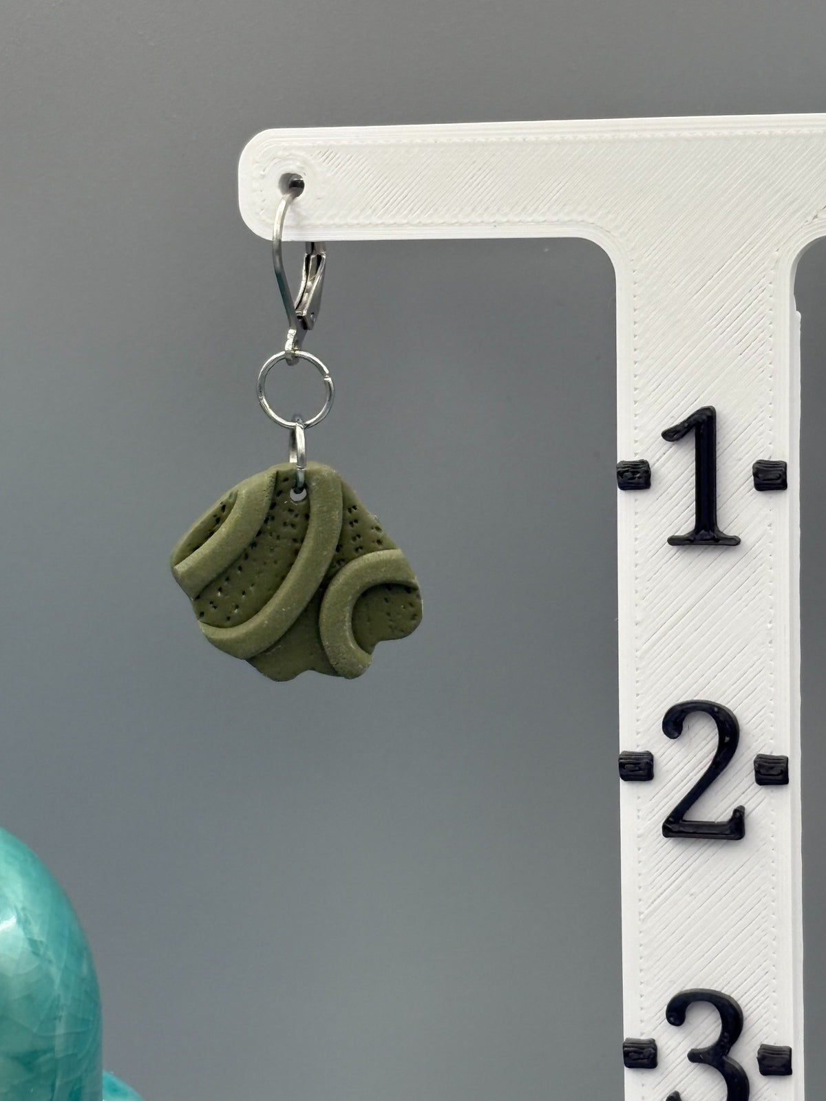 Boucles d'oreilles festonnées vert armée