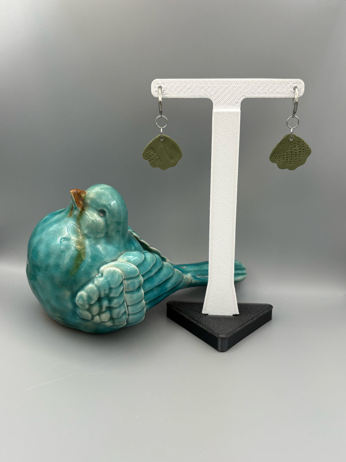 Boucles d'oreilles festonnées vert armée