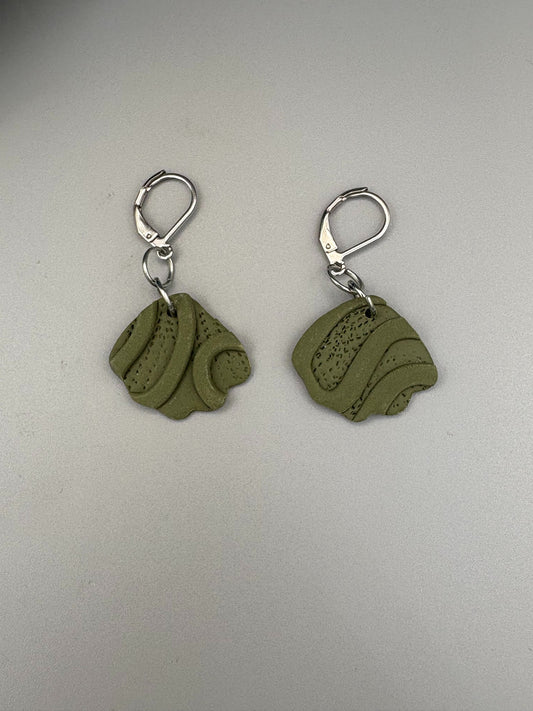 Boucles d'oreilles festonnées vert armée