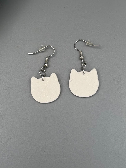 Boucles d'oreilles visages de chats blancs scintillants