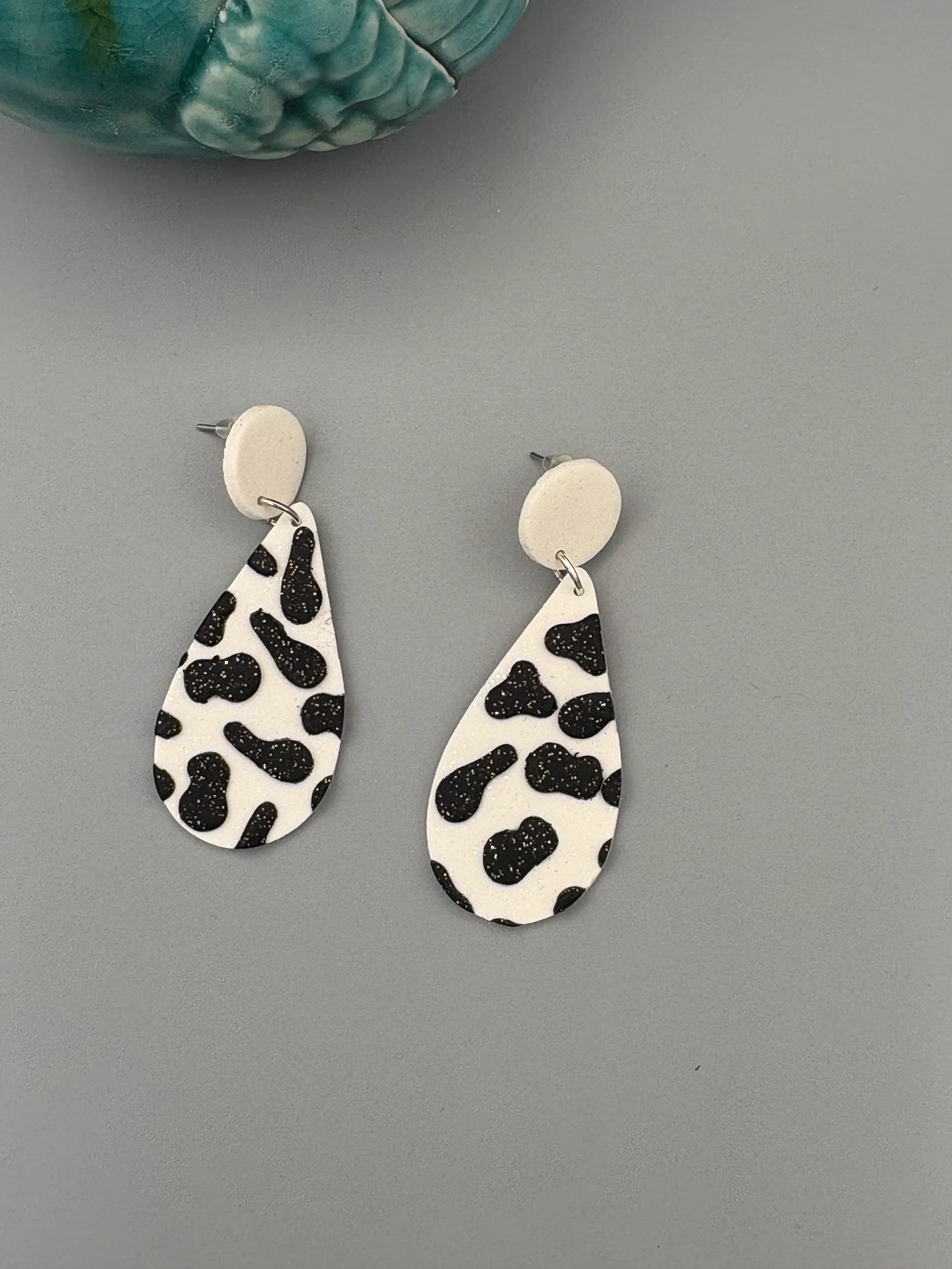 [7-1] Cow Print Drops