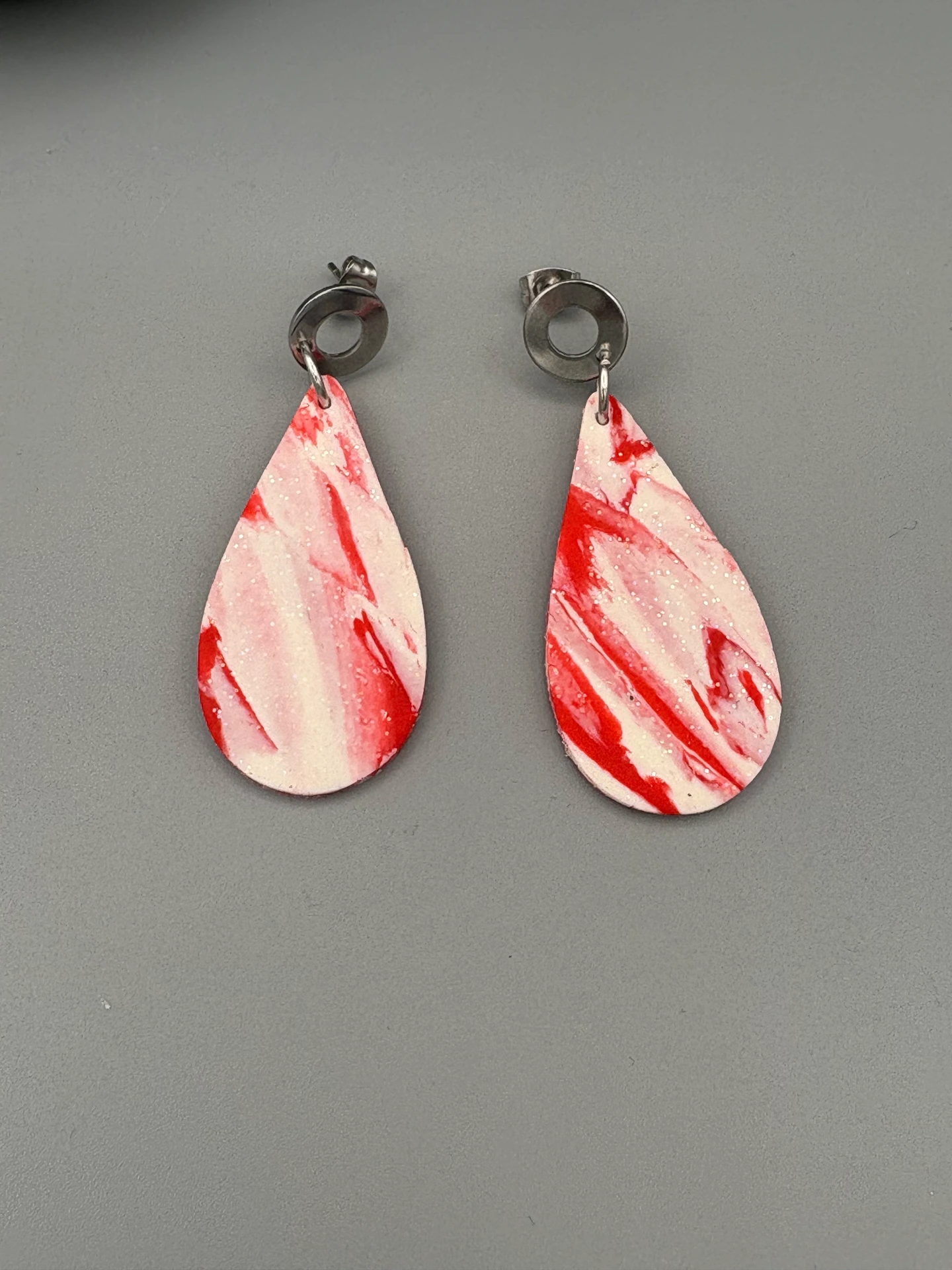 Red & White Marble Drops