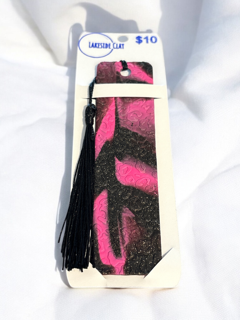 [22-89] Pink & Black Twist Leopard Bookmark