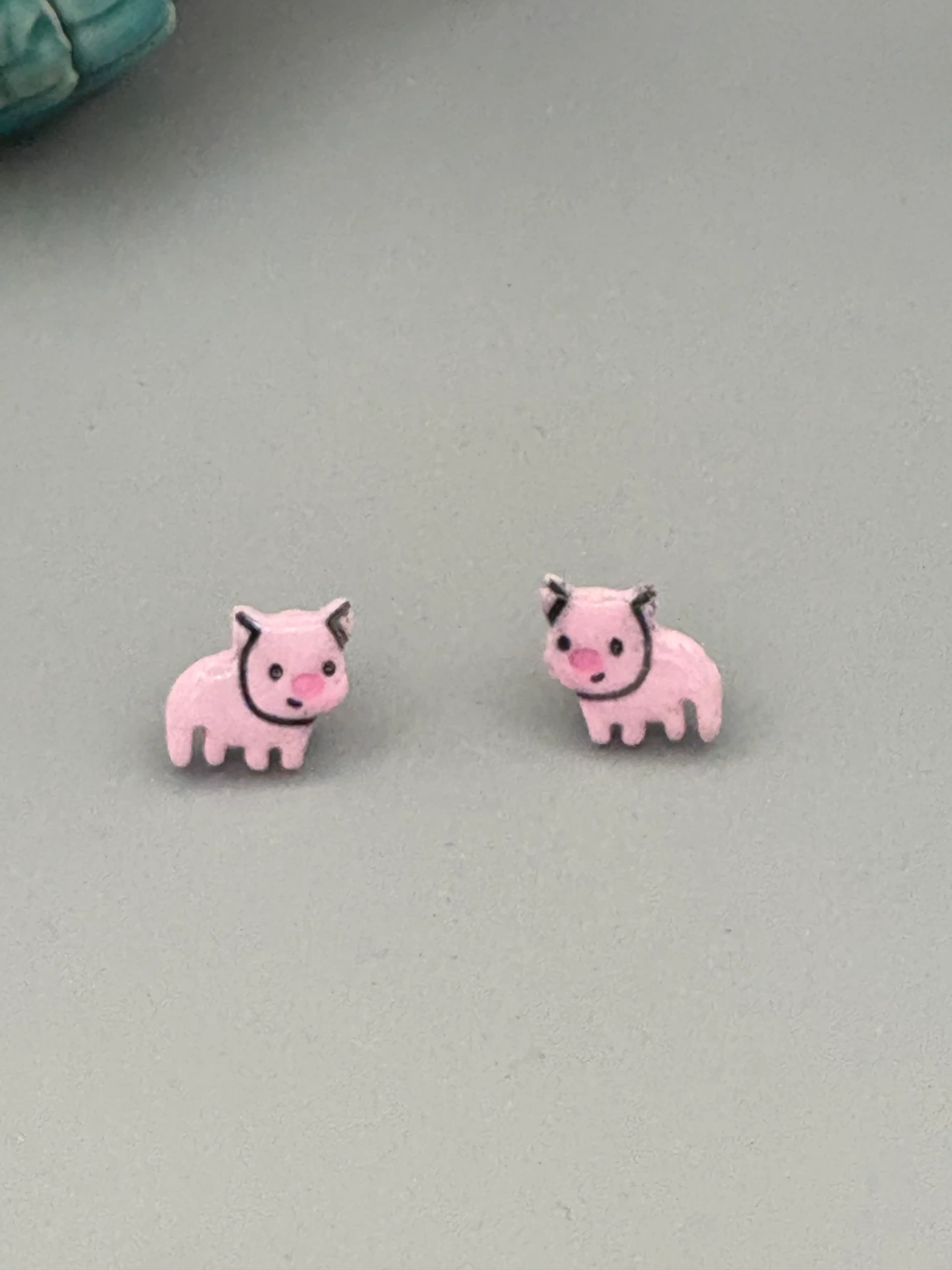 [64-3] Pig Studs