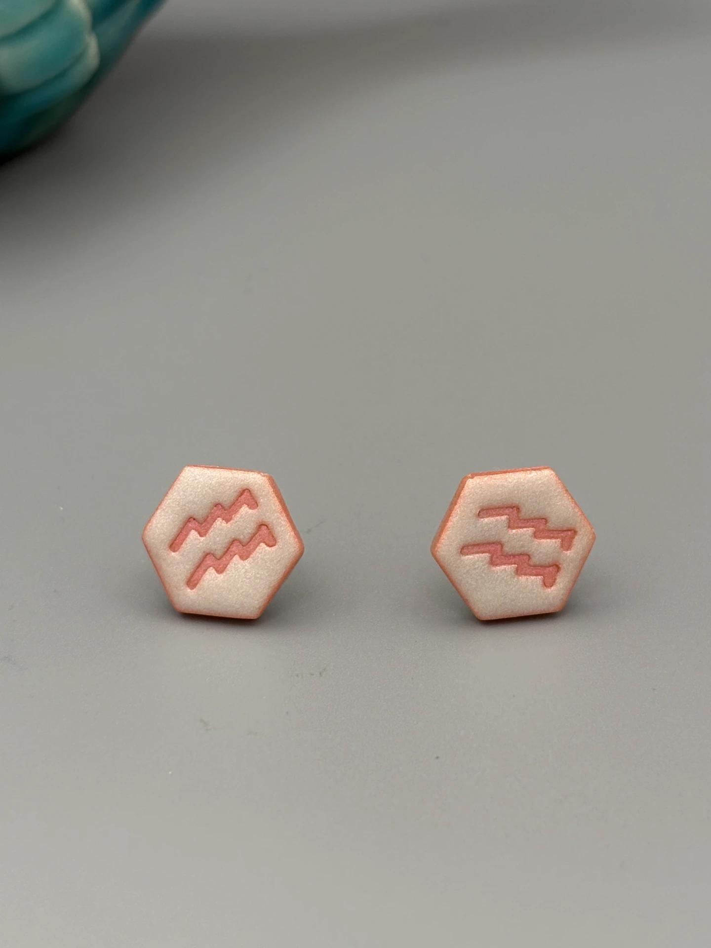 [69-7] Aquarius Studs