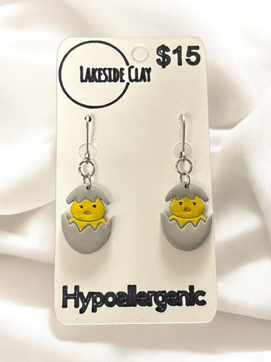 [61-22] Hatching Yellow Chicks