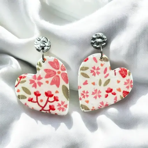 [9-27] Flower Pattern Heart Dangles