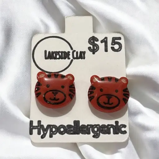 [64-6] Tiger Studs